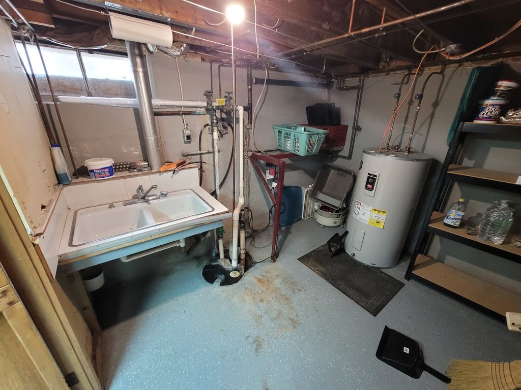 Image 42 of property listing at 2705 S Broadway Avenue, Salem, IL 62881