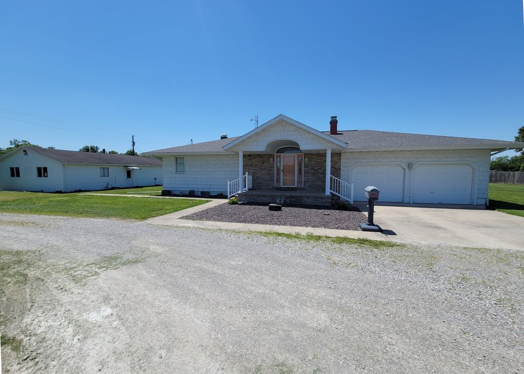 Image 47 of property listing at 2705 S Broadway Avenue, Salem, IL 62881