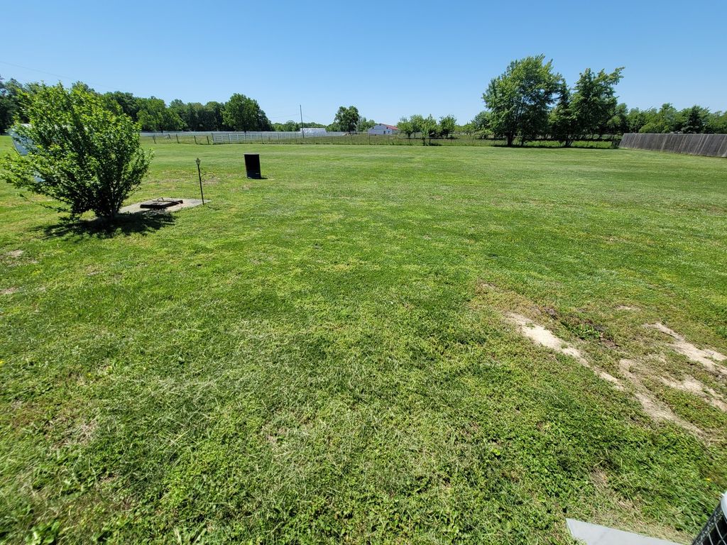 Image 50 of property listing at 2705 S Broadway Avenue, Salem, IL 62881