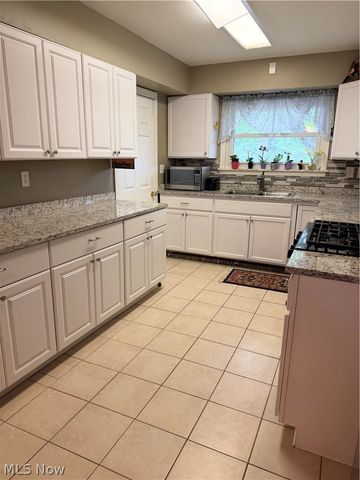 15381 Howe Road, Strongsville, OH 44136