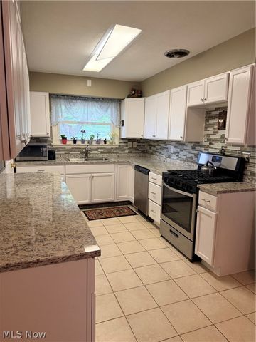 15381 Howe Road, Strongsville, OH 44136