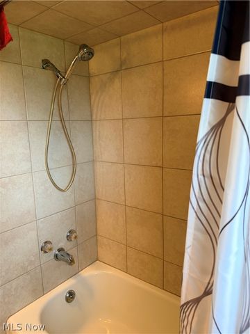 15381 Howe Road, Strongsville, OH 44136
