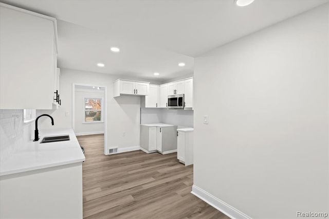 16660 Strathmoor Street, Detroit, MI 48235