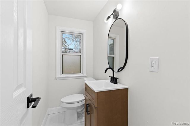 16660 Strathmoor Street, Detroit, MI 48235