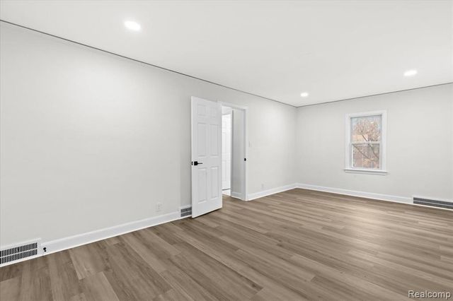 16660 Strathmoor Street, Detroit, MI 48235