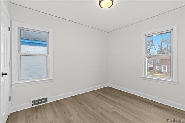 16660 Strathmoor Street, Detroit, MI 48235