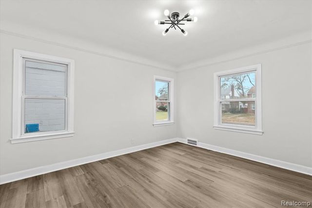 16660 Strathmoor Street, Detroit, MI 48235