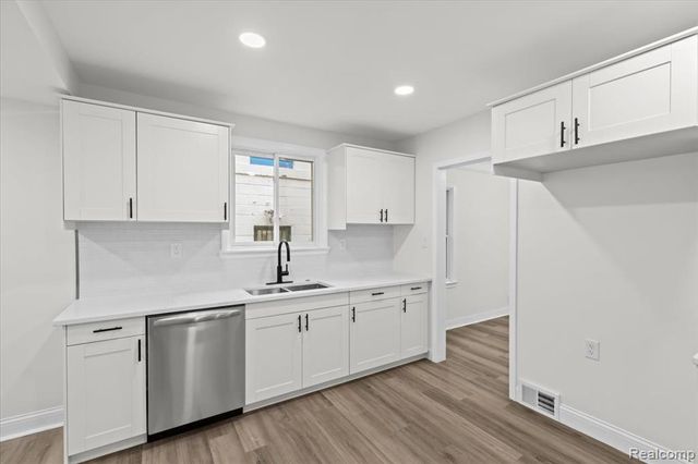 16660 Strathmoor Street, Detroit, MI 48235