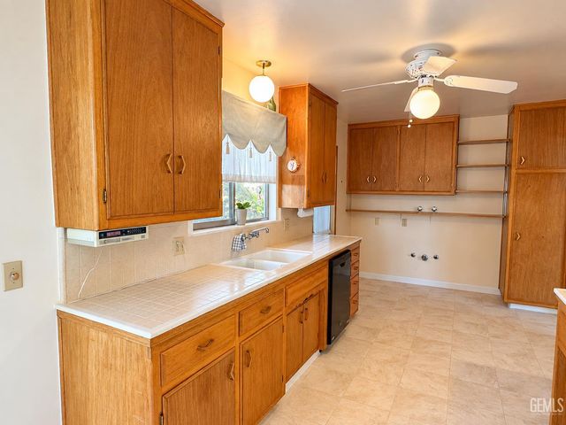 2304 Otto Lane, Bakersfield, CA 93308