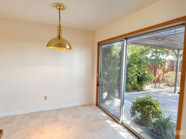 2304 Otto Lane, Bakersfield, CA 93308