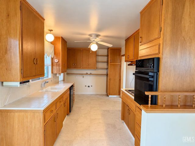 2304 Otto Lane, Bakersfield, CA 93308