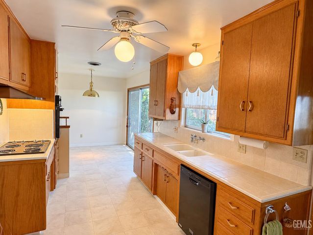 2304 Otto Lane, Bakersfield, CA 93308