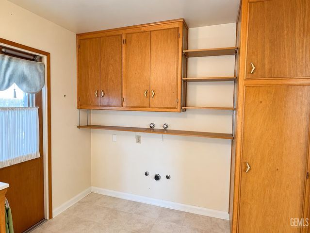 2304 Otto Lane, Bakersfield, CA 93308