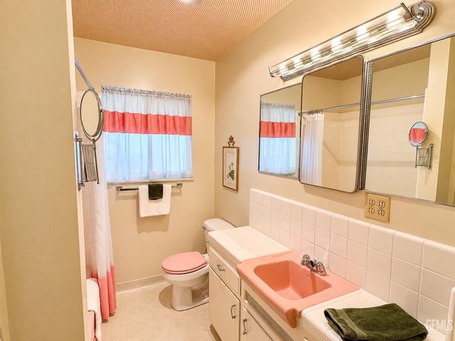 2304 Otto Lane, Bakersfield, CA 93308