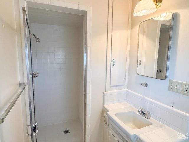 2304 Otto Lane, Bakersfield, CA 93308