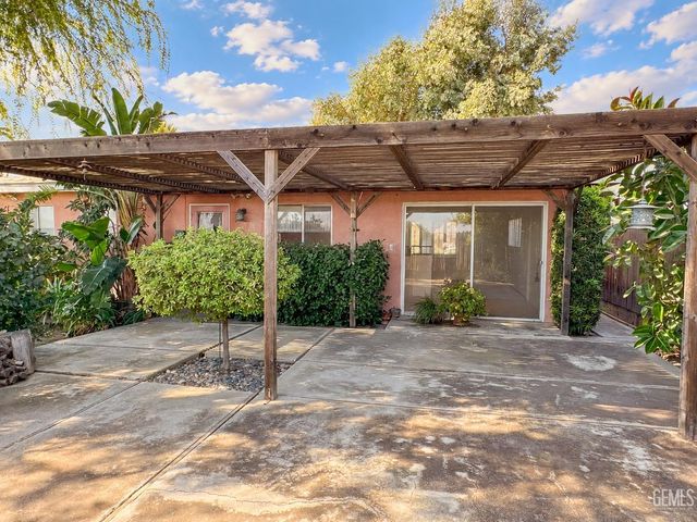 2304 Otto Lane, Bakersfield, CA 93308