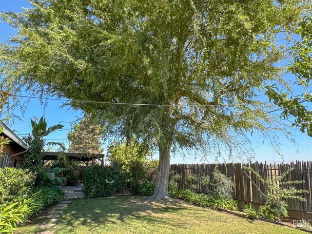 2304 Otto Lane, Bakersfield, CA 93308