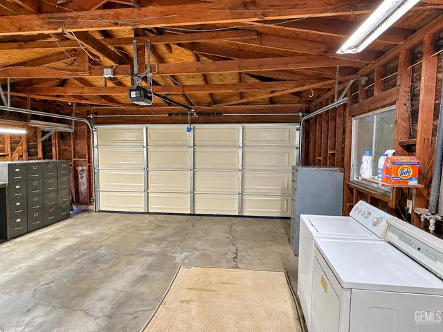 2304 Otto Lane, Bakersfield, CA 93308
