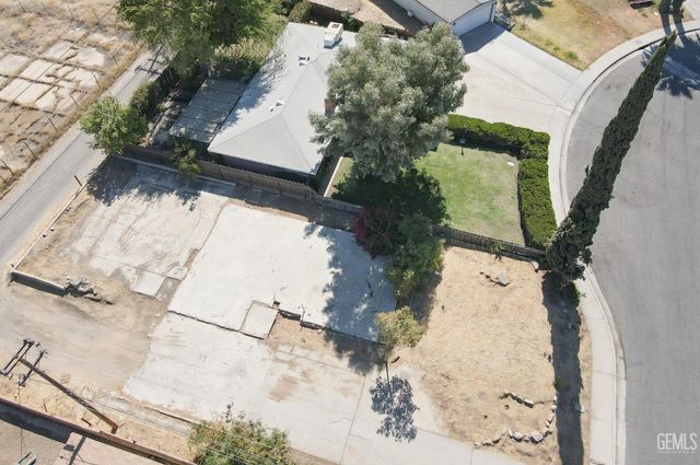 2304 Otto Lane, Bakersfield, CA 93308