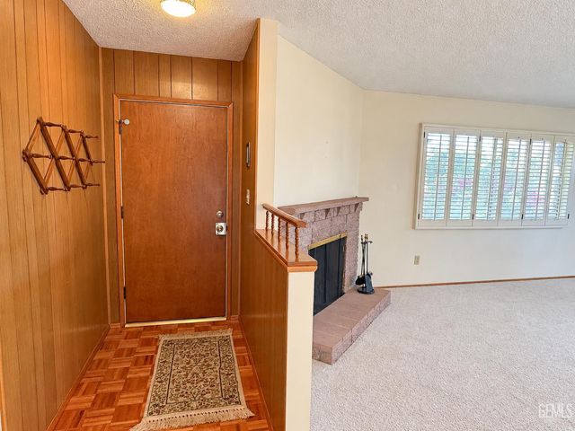 2304 Otto Lane, Bakersfield, CA 93308