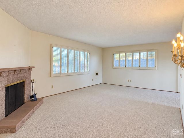 2304 Otto Lane, Bakersfield, CA 93308