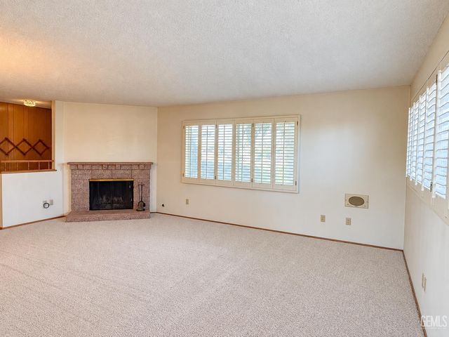 2304 Otto Lane, Bakersfield, CA 93308