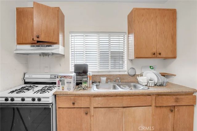 914 W 41st, Los Angeles, CA 90037