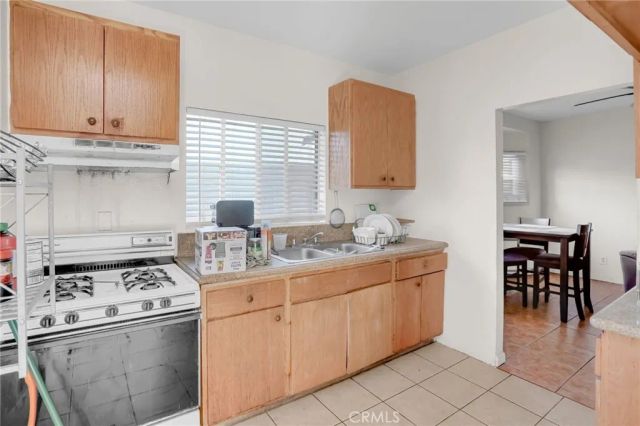 914 W 41st, Los Angeles, CA 90037