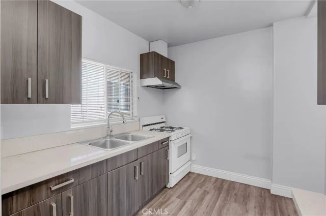914 W 41st, Los Angeles, CA 90037