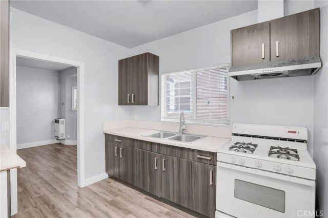 914 W 41st, Los Angeles, CA 90037