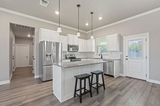 103 W Tomlinson ST, Florence, TX 76527