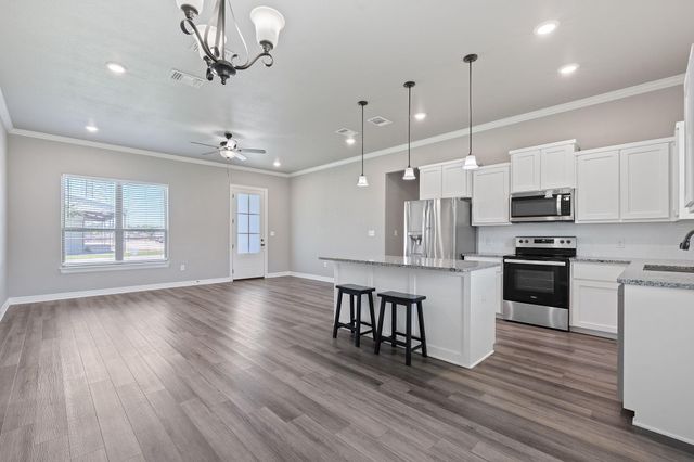 103 W Tomlinson ST, Florence, TX 76527