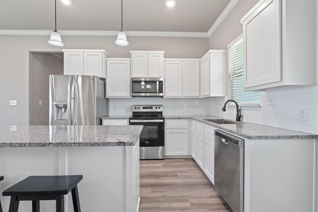 103 W Tomlinson ST, Florence, TX 76527