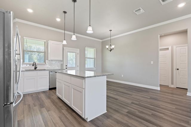 103 W Tomlinson ST, Florence, TX 76527