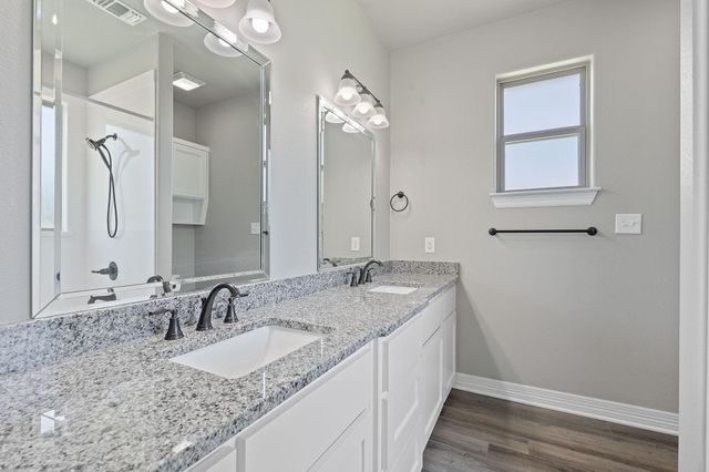 103 W Tomlinson ST, Florence, TX 76527