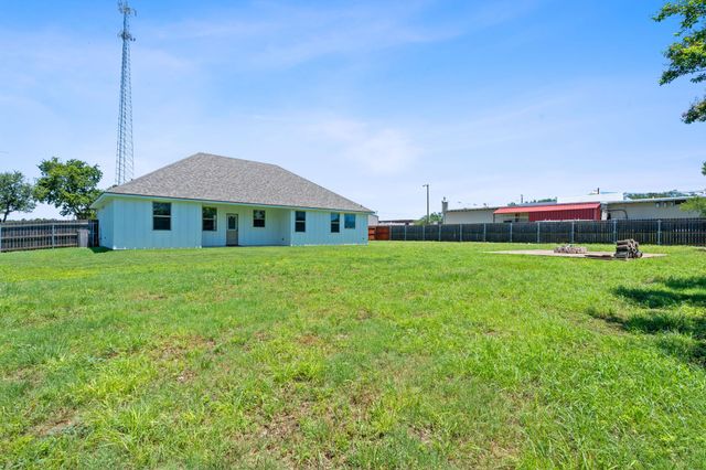 103 W Tomlinson ST, Florence, TX 76527