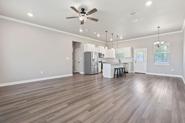 103 W Tomlinson ST, Florence, TX 76527