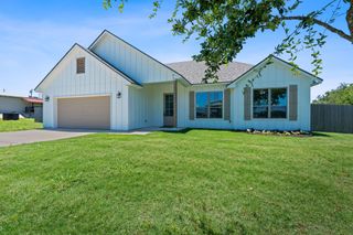 103 W Tomlinson ST, Florence, TX 76527
