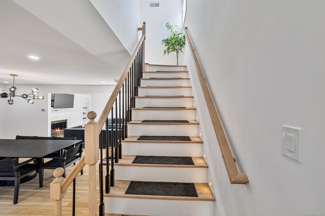 205 Main Street 36, New Canaan, CT 06840