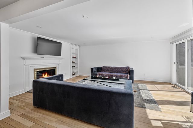 205 Main Street 36, New Canaan, CT 06840
