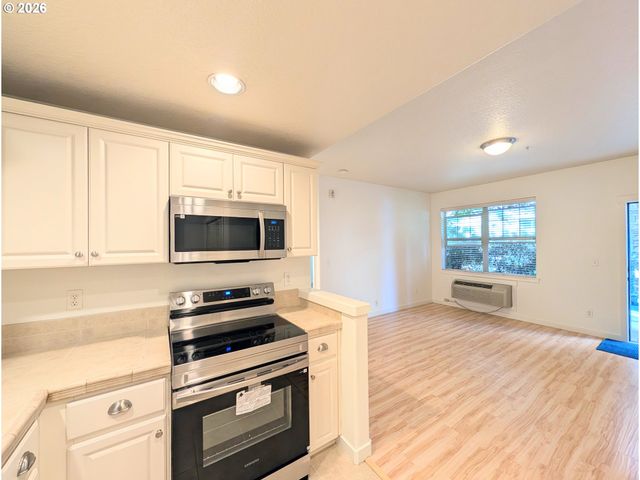 8906 Ne BRENTFORD Way, Hillsboro, OR 97006