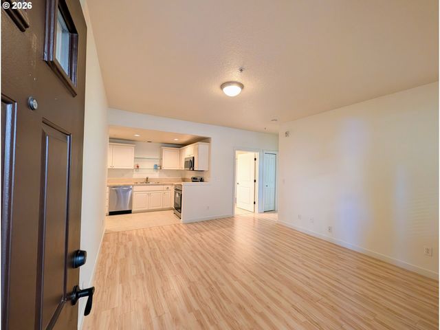 8906 Ne BRENTFORD Way, Hillsboro, OR 97006