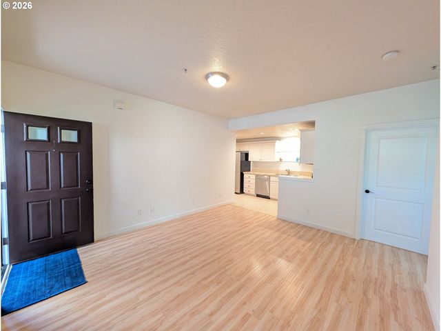 8906 Ne BRENTFORD Way, Hillsboro, OR 97006