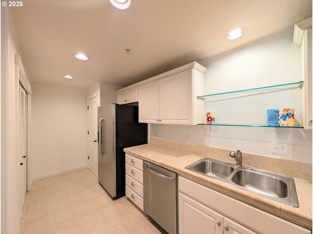 8906 Ne BRENTFORD Way, Hillsboro, OR 97006