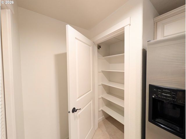 8906 Ne BRENTFORD Way, Hillsboro, OR 97006
