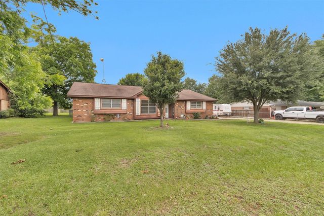 208 Gerald Street, Willis, TX 77378