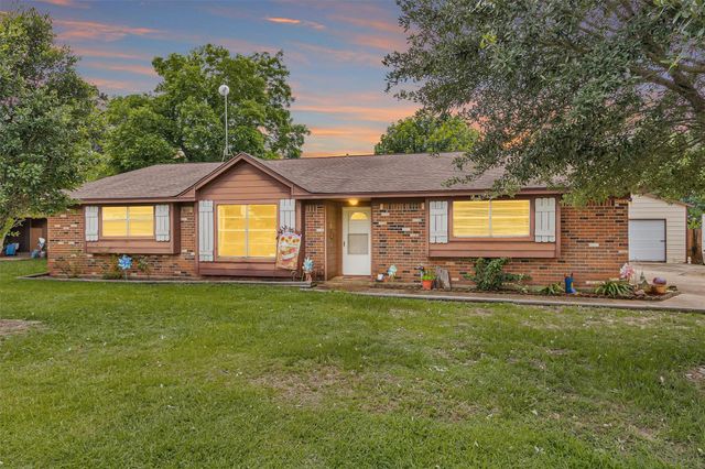 208 Gerald Street, Willis, TX 77378