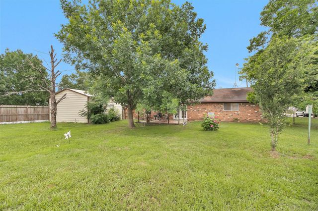 208 Gerald Street, Willis, TX 77378