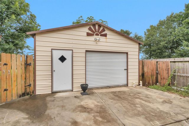 208 Gerald Street, Willis, TX 77378