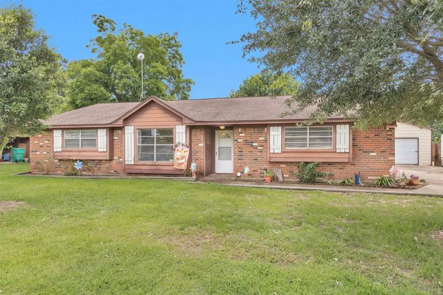 208 Gerald Street, Willis, TX 77378
